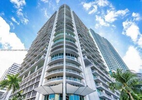 690 SW 1st Ct, Unit 1950 in Miami, FL - Building Photo