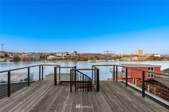 3146 Portage Bay Pl E in Seattle, WA - Building Photo - Building Photo
