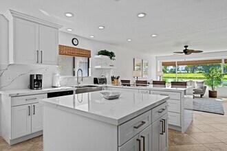 35018 Mission Hills Dr in Rancho Mirage, CA - Foto de edificio - Building Photo