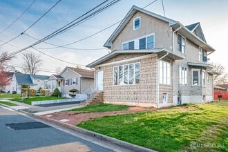 36 2nd Ave, Unit A in Woodbridge Township, NJ - Foto de edificio - Building Photo