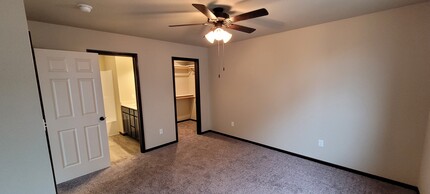 2017 E Philadelphia St in Rapid City, SD - Building Photo - Building Photo