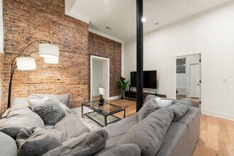 1941 W Augusta Blvd in Chicago, IL - Building Photo - Building Photo