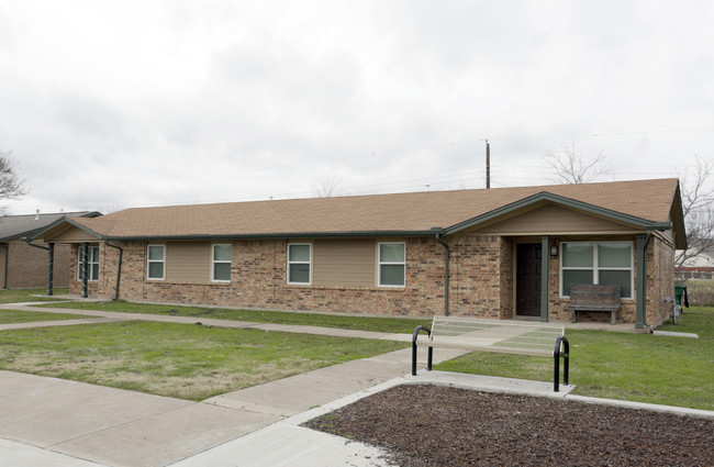 Village of Kaufman in Kaufman, TX - Foto de edificio - Building Photo