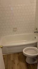 2704 Drewry Ln in Winston-Salem, NC - Foto de edificio - Building Photo