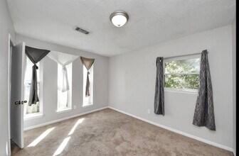 12610 Chiswick Rd in Houston, TX - Building Photo - Building Photo