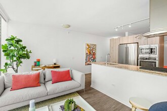 246 E Illinois St in Chicago, IL - Building Photo - Building Photo