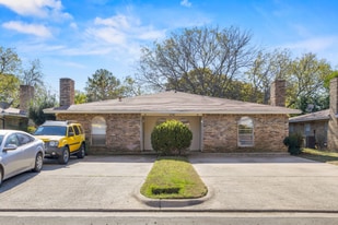 2208 Viewtop Ln in Arlington, TX - Building Photo