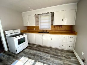 202 Pope Field Rd in Easley, SC - Foto de edificio - Building Photo