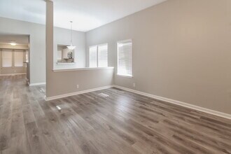 21203 Grand National Ave in Pflugerville, TX - Foto de edificio - Building Photo