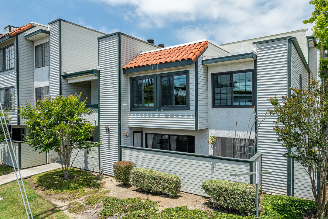 Hillbrook in Signal Hill, CA - Building Photo