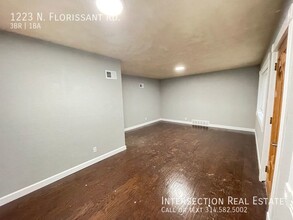 1223 N Florissant Rd in St. Louis, MO - Building Photo - Building Photo