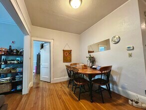 164 Thorndike St, Unit 2 in Brookline, MA - Building Photo - Building Photo