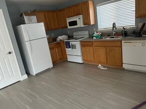 2154 W Firwood Dr in Deltona, FL - Foto de edificio - Building Photo