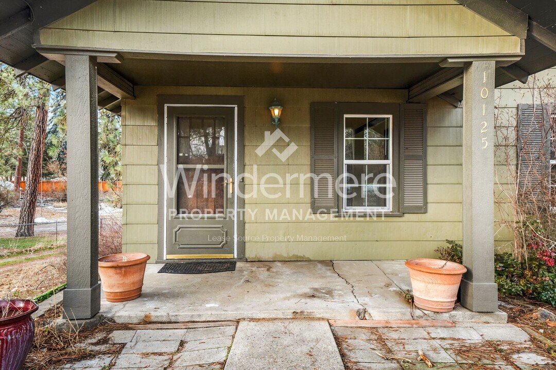 10125 N Whitworth Dr-Unit -Upper in Spokane, WA - Building Photo