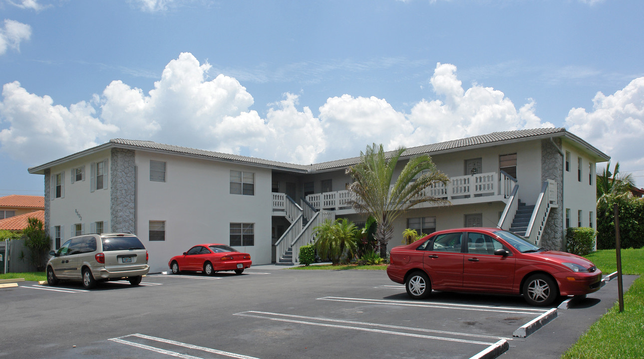 8502 NW 35th St in Coral Springs, FL - Building Photo