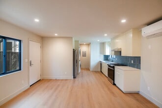 4541 1/2 Melbourne Ave in Los Angeles, CA - Building Photo - Building Photo