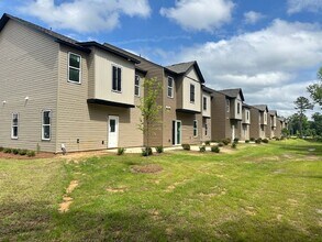 Parkwood West Townhomes in Fayetteville, NC - Foto de edificio - Building Photo