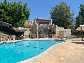 805 Daffodil Dr in Riverside, CA - Building Photo - Building Photo