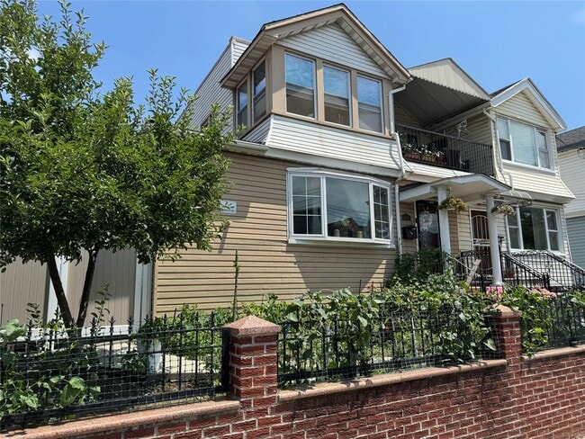 property at 90-01 184th Pl