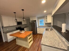 901 James St in Apex, NC - Building Photo - Building Photo