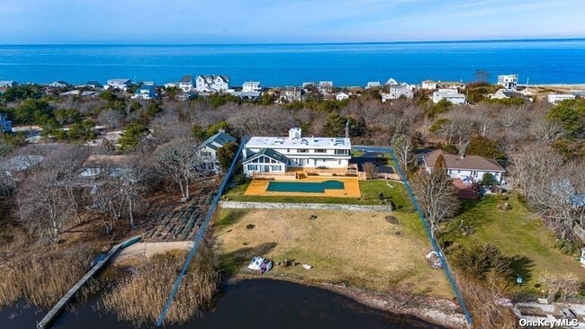 1205 Lake Dr in Southold, NY - Foto de edificio - Building Photo