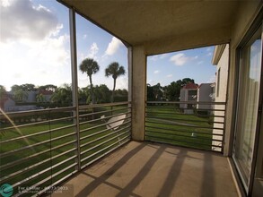 7355 Woodmont Terrace in Tamarac, FL - Building Photo - Building Photo
