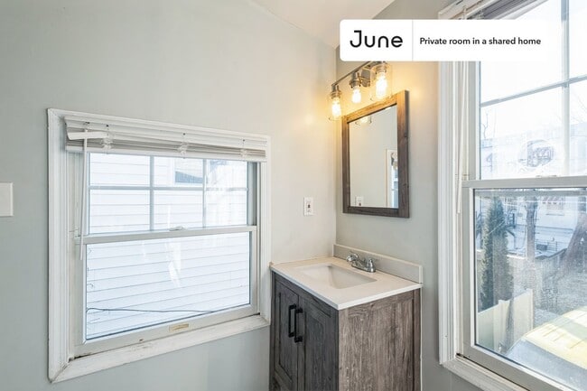 Room in Shared 4 bed/2 bath home, Unit A in Washington, DC - Building Photo - Building Photo