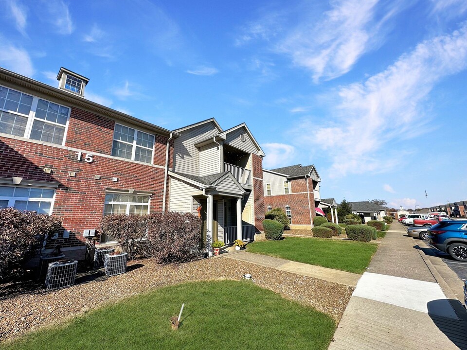 8584 Lincoln Ave in Newburgh, IN - Foto de edificio