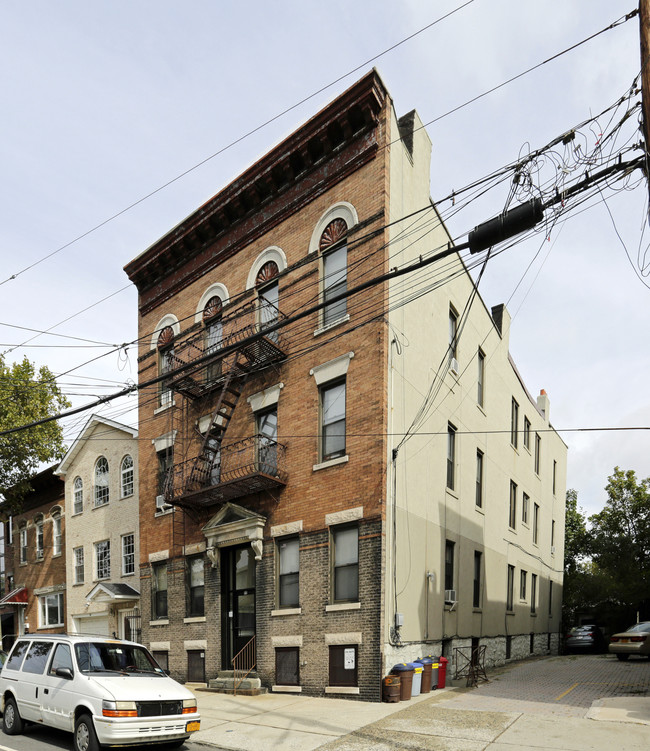 88 Leonard St in Jersey City, NJ - Building Photo - Building Photo