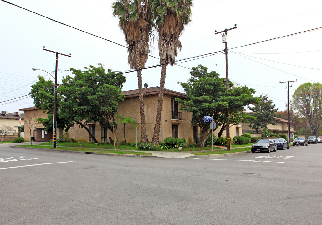 8610 Park St in Bellflower, CA - Building Photo