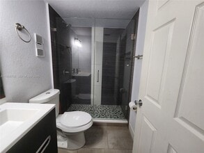 8419 Forest Hills Dr in Coral Springs, FL - Foto de edificio - Building Photo