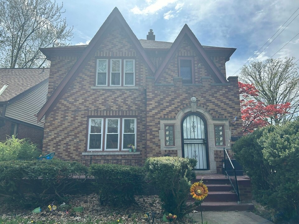 5115 Yorkshire Rd in Detroit, MI - Building Photo
