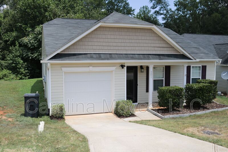 201 Katrina Ct in Piedmont, SC - Building Photo