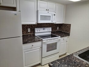 3238 Coral Lake Ln in Coral Springs, FL - Building Photo - Building Photo