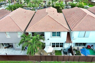 8562 NW 108th Ave in Doral, FL - Building Photo - Building Photo
