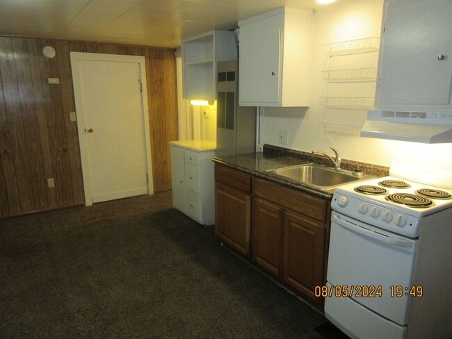 1977 Beach Ave NE in Salem, OR - Building Photo - Building Photo