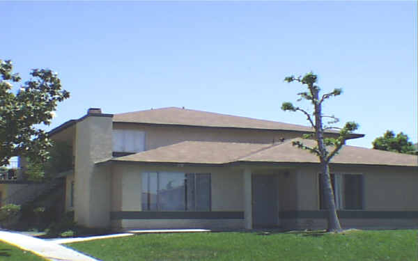 1110 Oxford Dr in Redlands, CA - Foto de edificio