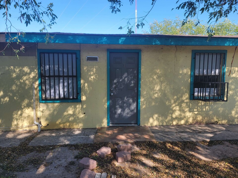 2008 Camp Ave in Laredo, TX - Building Photo