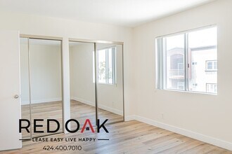 5541 Fulcher Ave in Los Angeles, CA - Building Photo - Building Photo