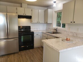 3717 SE Jackson St in Milwaukie, OR - Building Photo - Building Photo