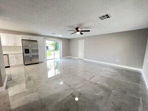 4696 Collier Rd in Greenacres, FL - Building Photo - Building Photo