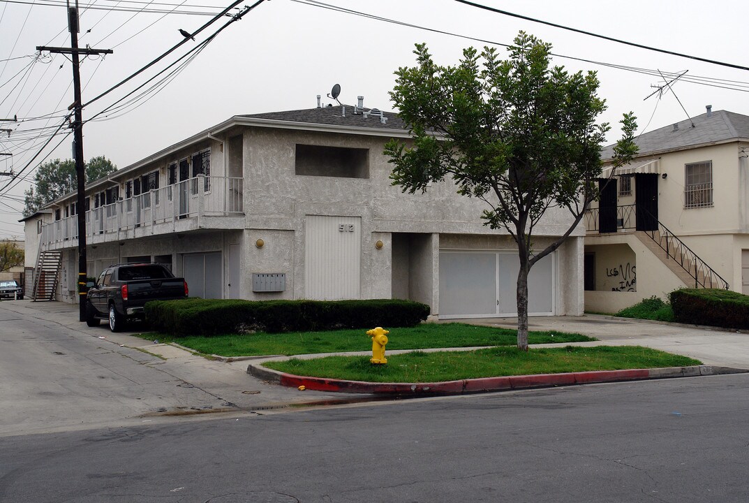 512 E Buckthorn St in Inglewood, CA - Foto de edificio