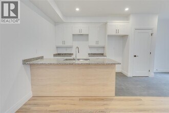 2451 Westminster Blvd in Windsor, ON - Building Photo - Building Photo