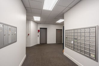 Sunrise Cascade in Seattle, WA - Building Photo - Lobby