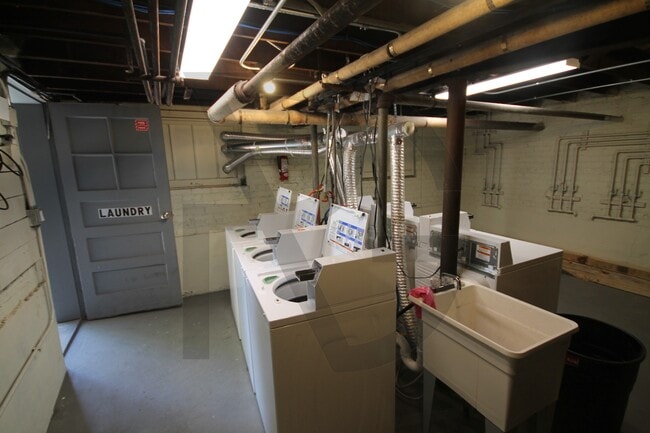 2329 N Rockwell St, Unit #2323-GDNC in Chicago, IL - Building Photo - Building Photo