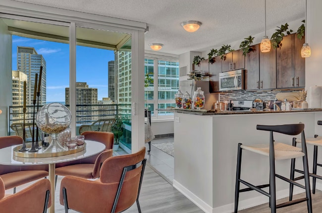 240 E Illinois St in Chicago, IL - Building Photo - Building Photo