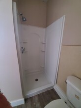 204 E 11th Ave in Hutchinson, KS - Foto de edificio - Building Photo