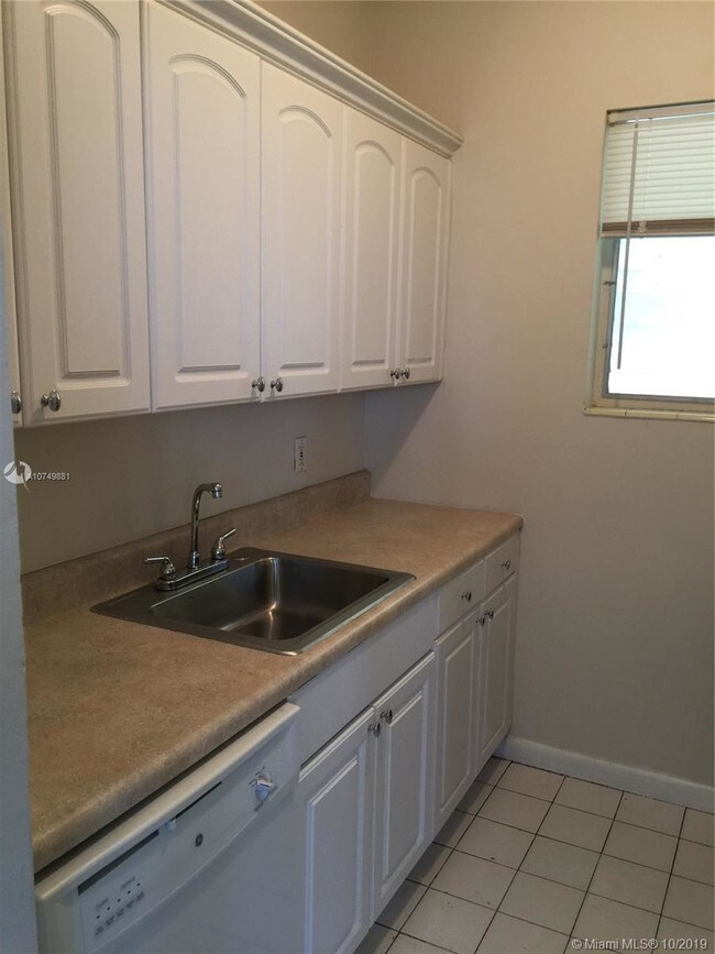 1770 Meridian Ave-Unit -00 in Miami Beach, FL - Building Photo - Building Photo