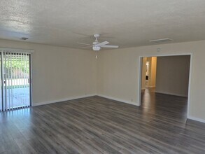5549 Wilsey Way in Carmichael, CA - Building Photo - Building Photo