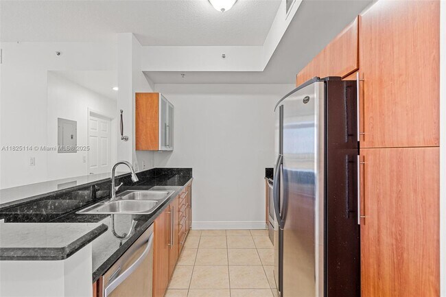3232 SW 22nd St in Miami, FL - Building Photo - Building Photo